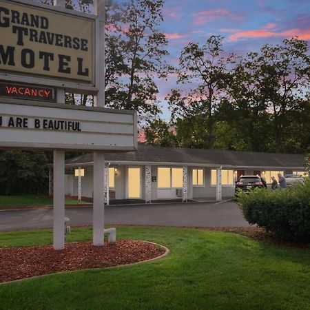 Grand Traverse Motel Траверс-Сити Экстерьер фото