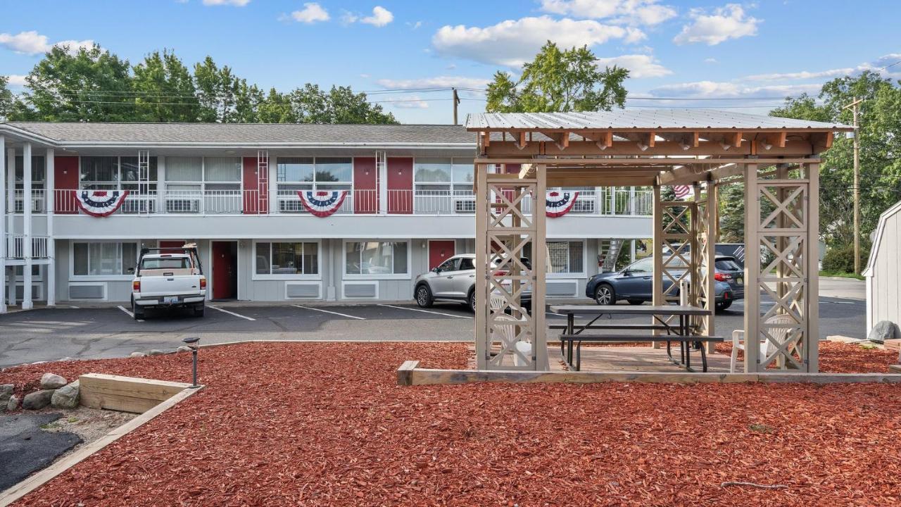 Grand Traverse Motel Траверс-Сити Экстерьер фото