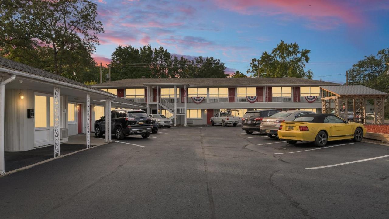 Grand Traverse Motel Траверс-Сити Экстерьер фото