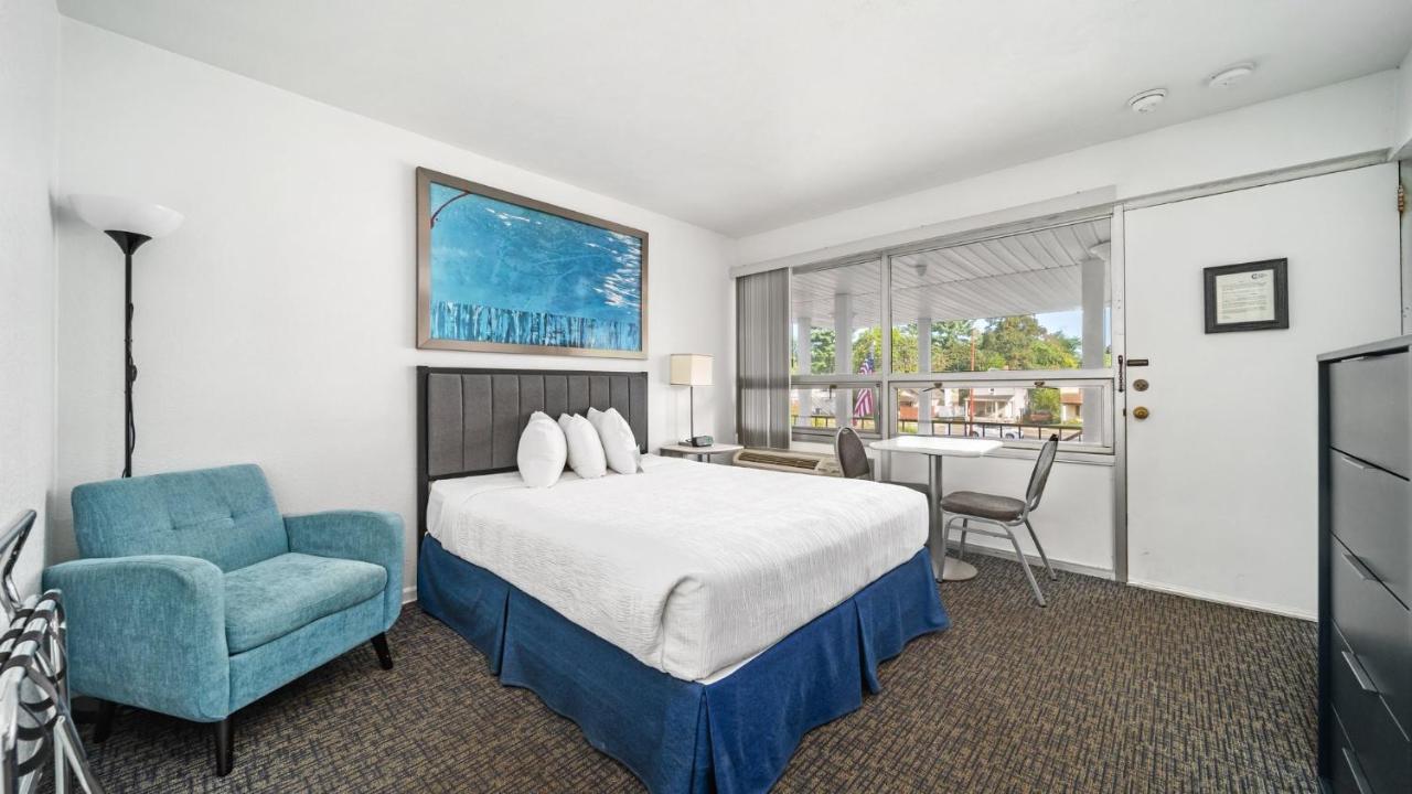 Grand Traverse Motel Траверс-Сити Экстерьер фото